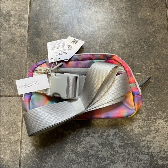 Lululemon Everywhere Belt Bag 1L- Prism Wash Print Multi/Vapor - Picture 4 of 9